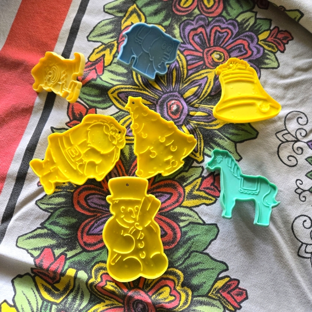 Vintage Robin Hood Holiday Cookie Cutters Set Lot Christmas 7 Pieces